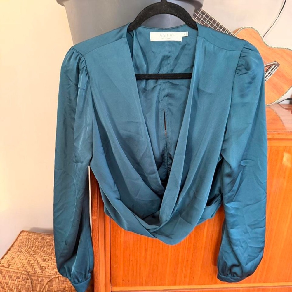 ASTR The Label Teal Green Satin Wrap Front Long Sleeve Crop Top Surplice Medium